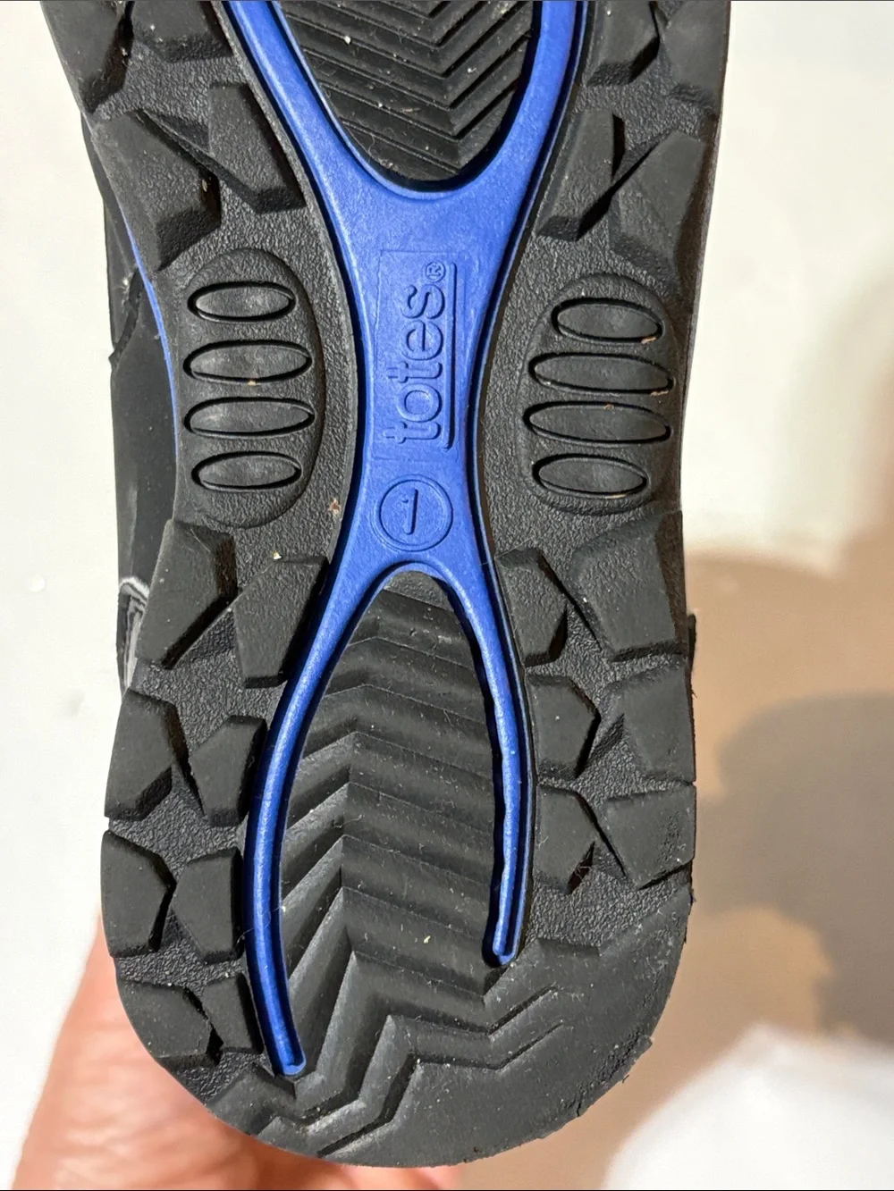 Kids Totes Unisex Snow Boots size 1 Hook-and-Loop Strap